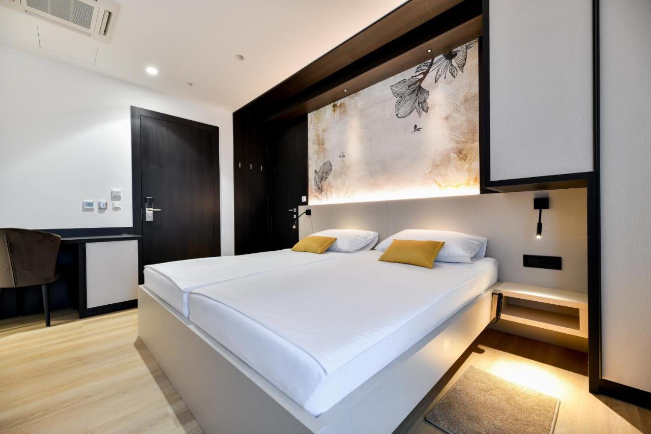 Crowonder Apartments & Rooms Oaza With Heated Swimming Pool And Sauna トゥラニ エクステリア 写真