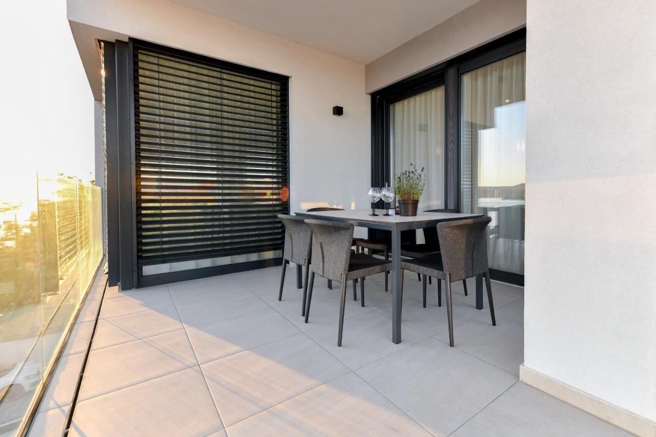 Crowonder Apartments & Rooms Oaza With Heated Swimming Pool And Sauna トゥラニ エクステリア 写真