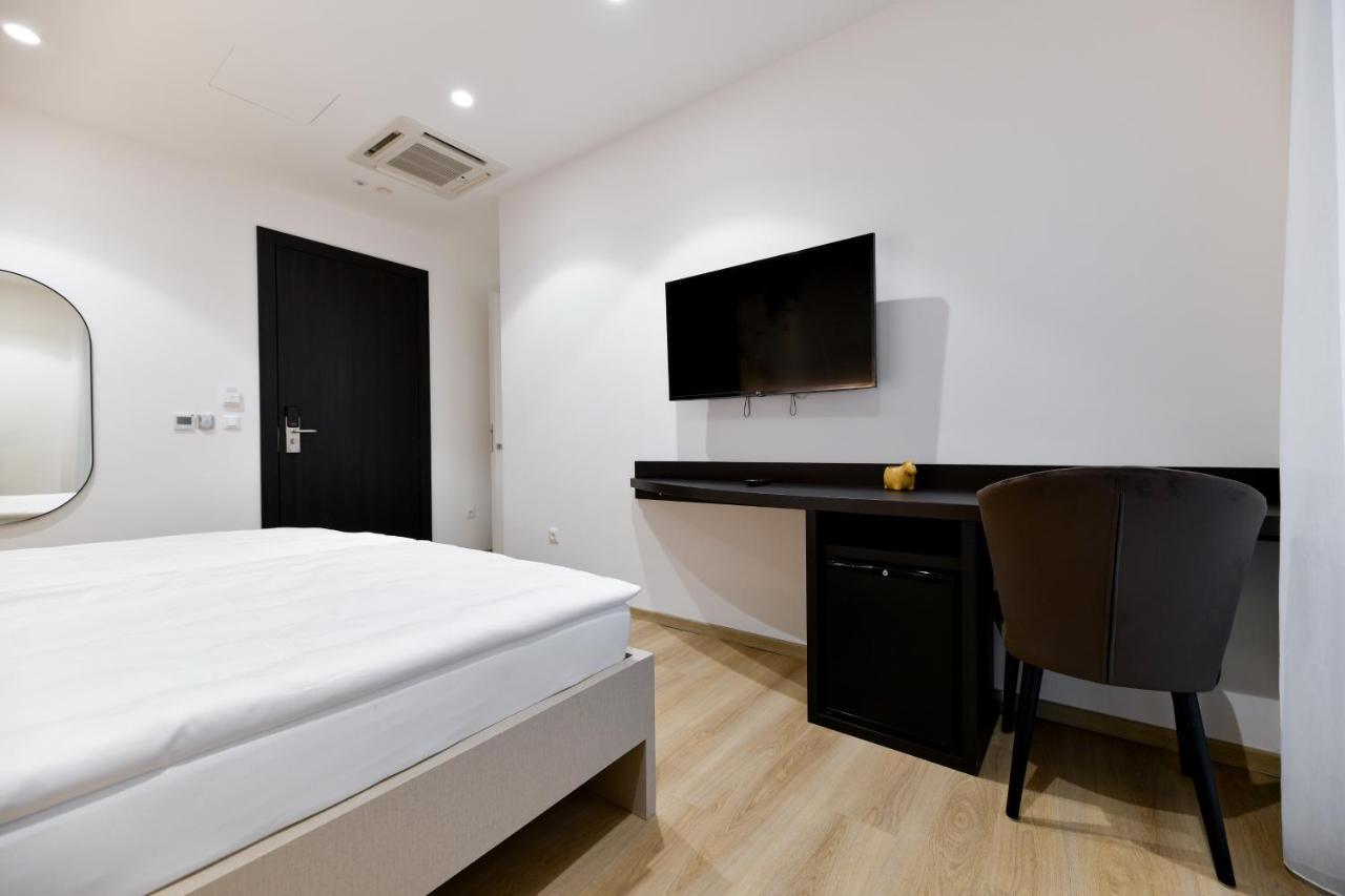 Crowonder Apartments & Rooms Oaza With Heated Swimming Pool And Sauna トゥラニ エクステリア 写真