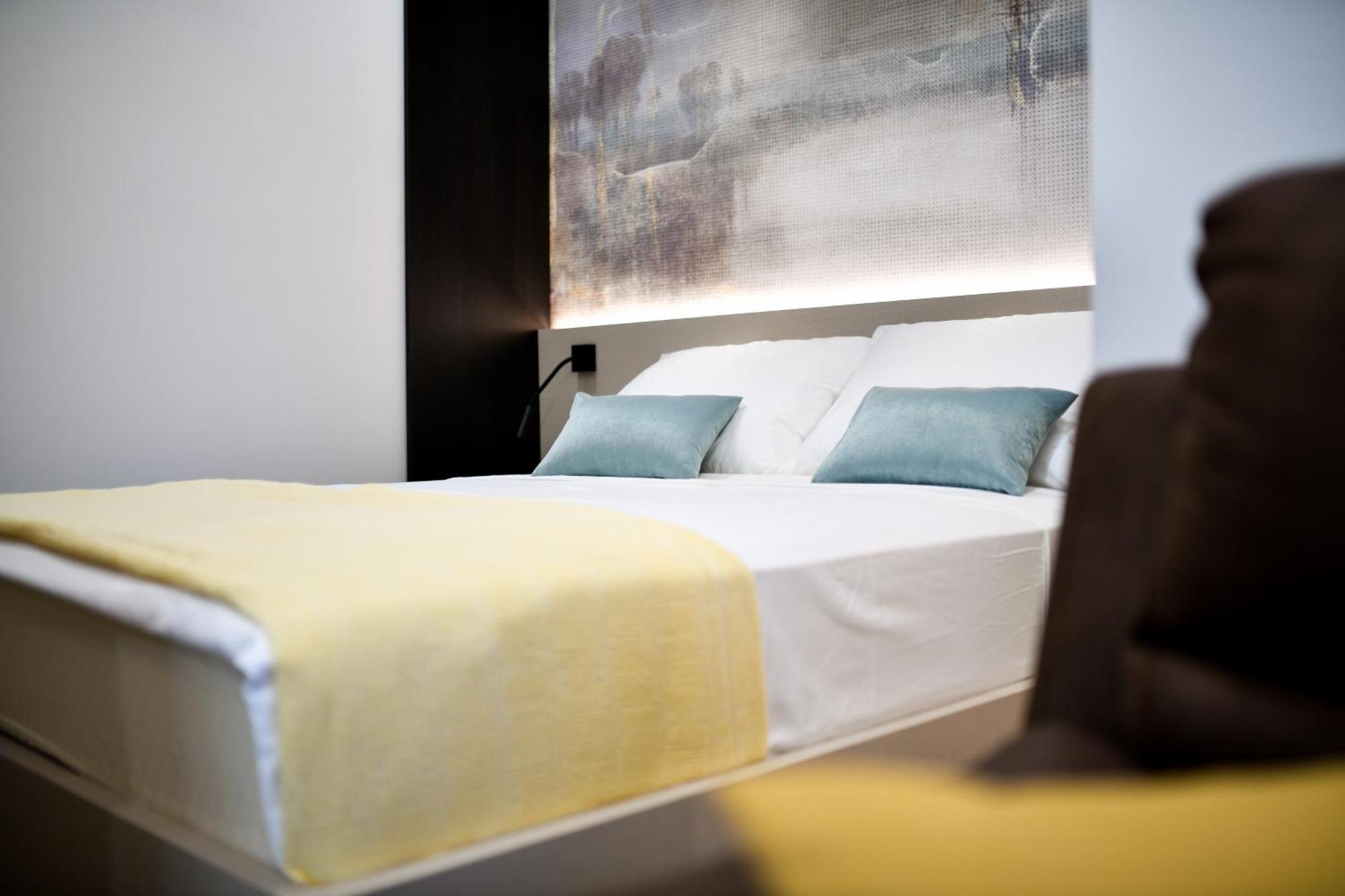Crowonder Apartments & Rooms Oaza With Heated Swimming Pool And Sauna トゥラニ エクステリア 写真