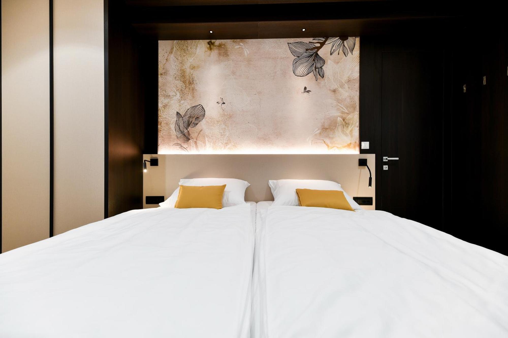 Crowonder Apartments & Rooms Oaza With Heated Swimming Pool And Sauna トゥラニ エクステリア 写真